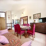 Сasa de vacaciones House Tamy - With Jacuzzi Srijane