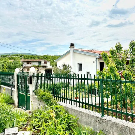 House Tamy - With Jacuzzi Сasa de vacaciones *