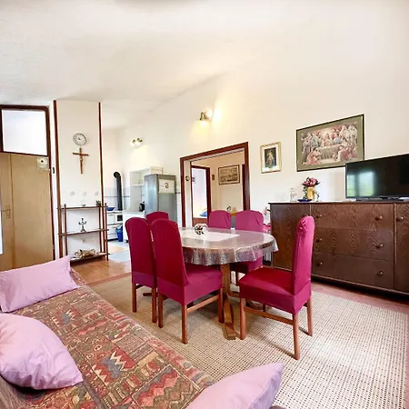 Σπίτι διακοπών House Tamy - With Jacuzzi Srijane